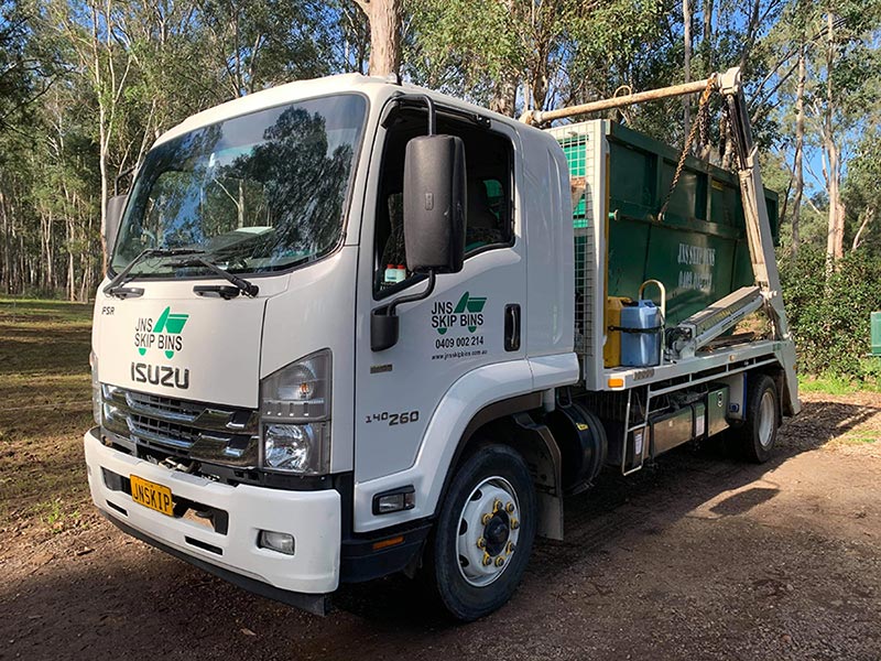 JNS Skip Bins truck delivering to the Hawkesbury